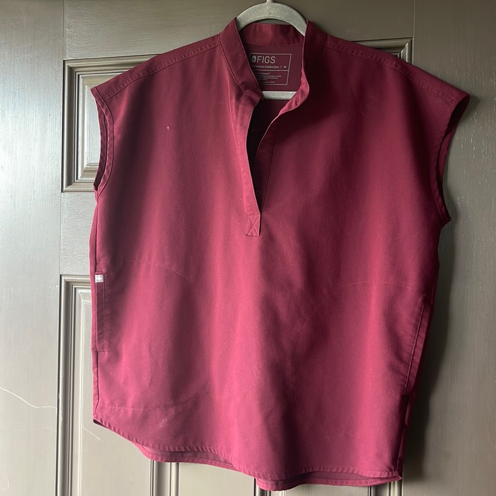 FIGS scrub top in BURGUNDY RAFAELA size medium